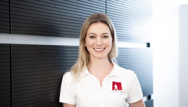  Dr. Franziska Hofmann ist jetzt offiziell als Fachzahnärztin für Kieferorthopädie anerkannt. 